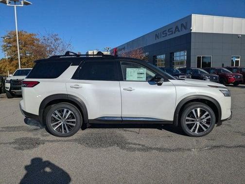 2025 Nissan Pathfinder Platinum