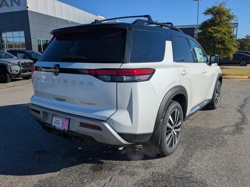 2025 Nissan Pathfinder Platinum