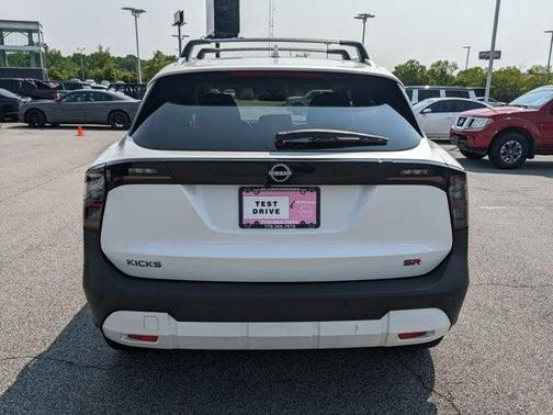 2025 Nissan Kicks SR
