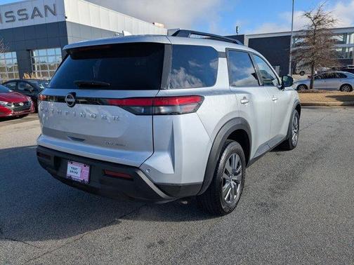 2025 Nissan Pathfinder SV