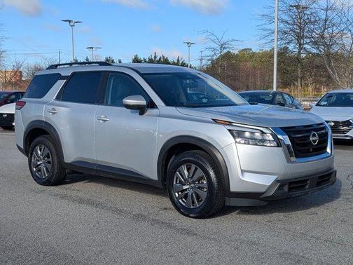 2025 Nissan Pathfinder SV