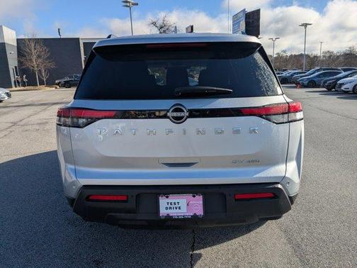2025 Nissan Pathfinder SV