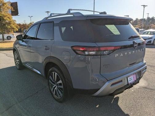 2022 Nissan Pathfinder Platinum