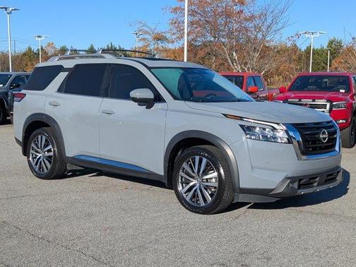 2022 Nissan Pathfinder Platinum