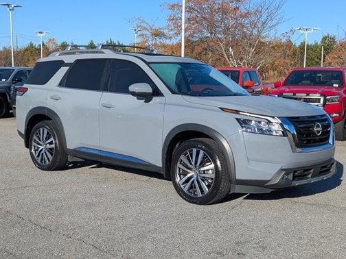 2022 Nissan Pathfinder Platinum