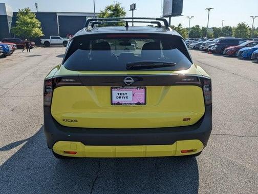 2025 Nissan Kicks SR