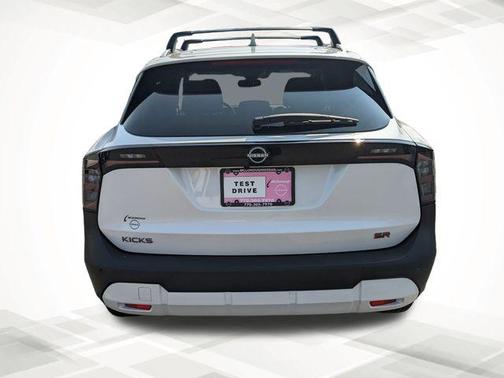 2025 Nissan Kicks SR