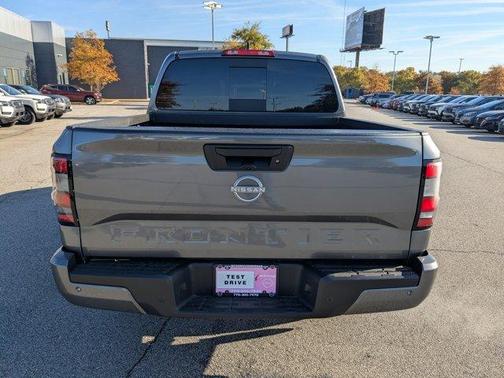 2025 Nissan Frontier SV