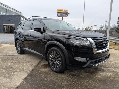 2024 Nissan Pathfinder SL