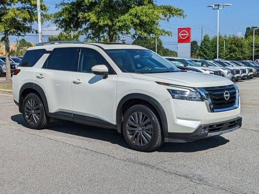 2022 Nissan Pathfinder SL