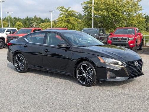 2025 Nissan Altima SR