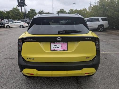 2025 Nissan Kicks SR