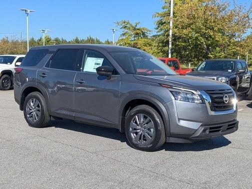 2025 Nissan Pathfinder S