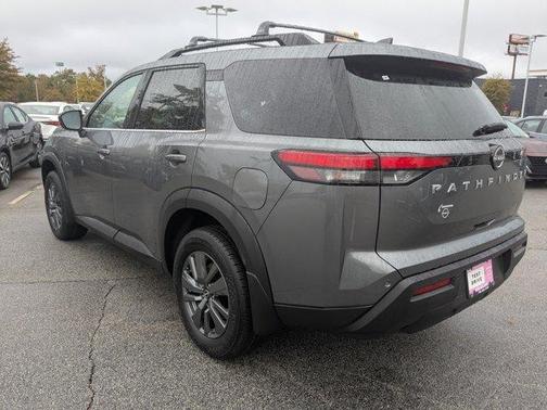 2025 Nissan Pathfinder SV