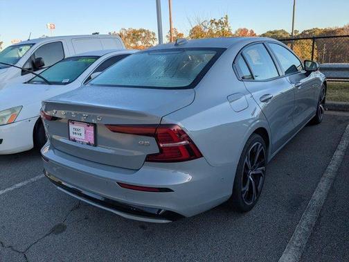 2024 Volvo S60 B5 Plus Dark Theme