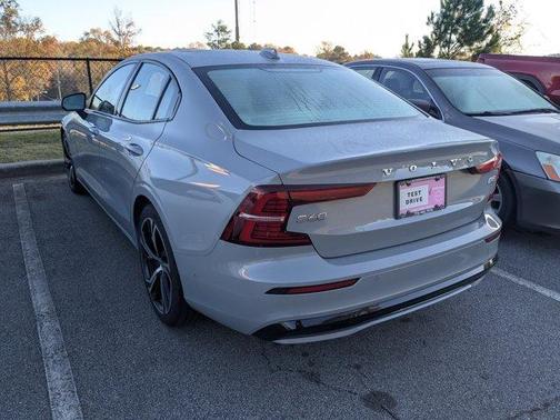 2024 Volvo S60 B5 Plus Dark Theme