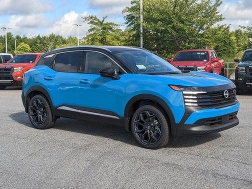 2025 Nissan Kicks SR