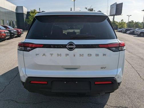 2024 Nissan Pathfinder SV