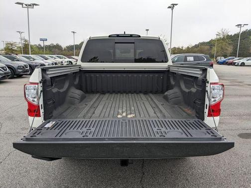 2023 Nissan Titan SV