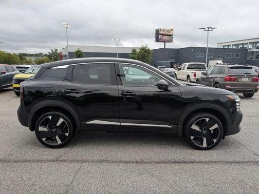 2025 Nissan Kicks SR