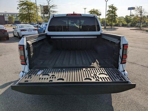 2024 Nissan Frontier SL