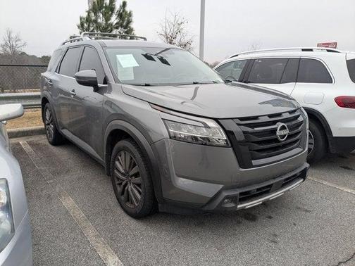 2023 Nissan Pathfinder SL