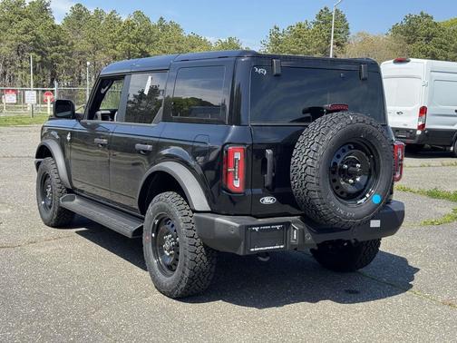 Shadow Black 2026 Ford Bronco Outer Banks