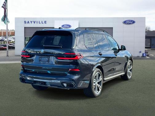2025 BMW X7 xDrive40i