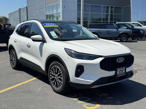 Star White Metallic Tri-Coat 2023 Ford Escape PHEV SE
