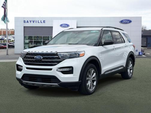 Star White Metallic Tri-Coat 2022 Ford Explorer XLT