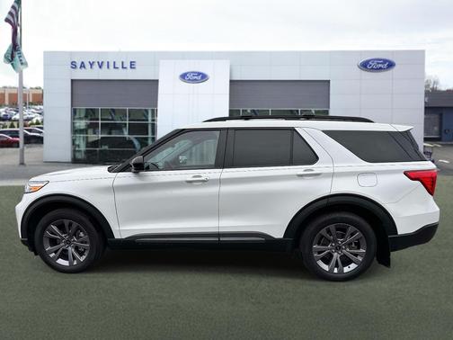 Star White Metallic Tri-Coat 2022 Ford Explorer XLT
