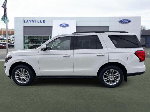 Star White Metallic Tri-Coat 2022 Ford Expedition XLT