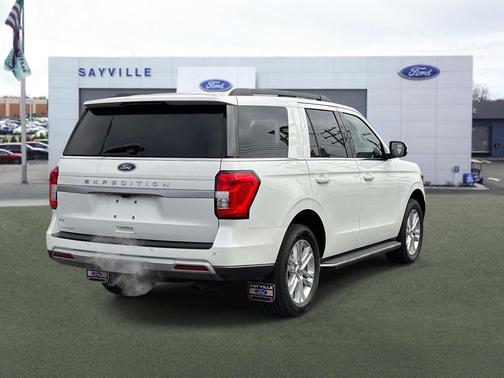 Star White Metallic Tri-Coat 2022 Ford Expedition XLT