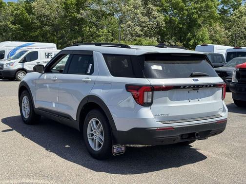 Space White Metallic 2026 Ford Explorer Active w/200A Pkg