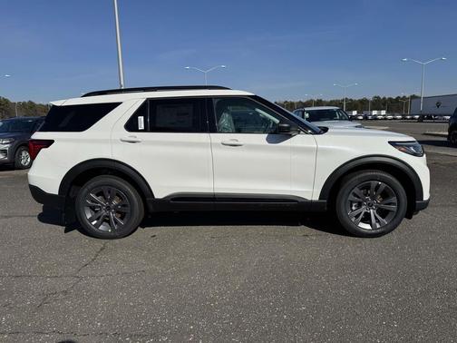 Star White Metallic Tri-Coat 2026 Ford Explorer Active