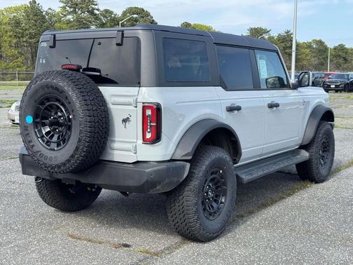 Avalanche Gray 2026 Ford Bronco Outer Banks