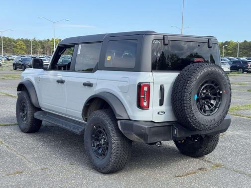 Avalanche Gray 2026 Ford Bronco Outer Banks