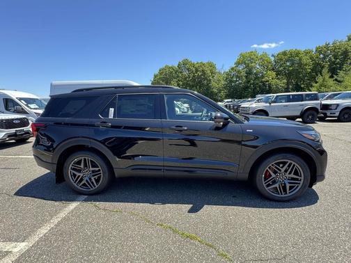 Agate Black Metallic 2026 Ford Explorer ST-Line