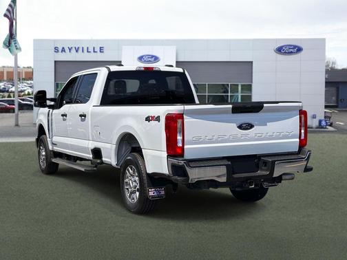Oxford White 2025 Ford F-250 XLT