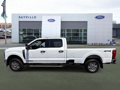 Oxford White 2025 Ford F-250 XLT