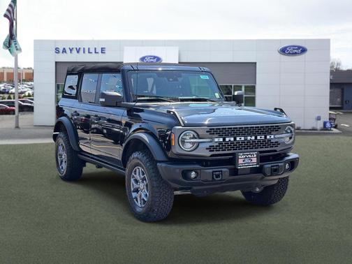Shadow Black 2025 Ford Bronco Badlands