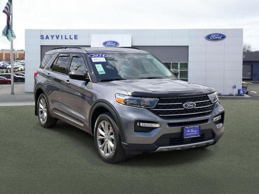 Carbonized Gray Metallic 2024 Ford Explorer XLT
