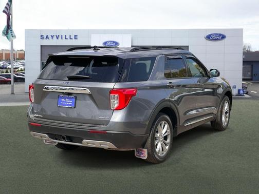 Carbonized Gray Metallic 2024 Ford Explorer XLT