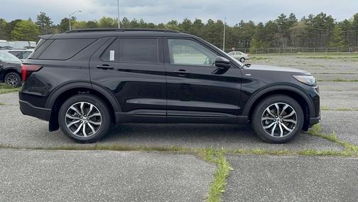 Agate Black Metallic 2026 Ford Explorer ST-Line