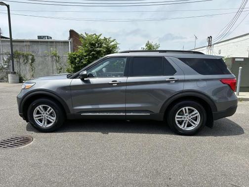 Carbonized Gray Metallic 2022 Ford Explorer XLT