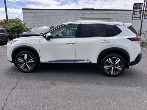 Pearl White Tricoat 2023 Nissan Rogue SL