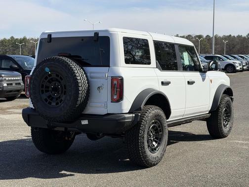 Oxford White 2026 Ford Bronco Badlands