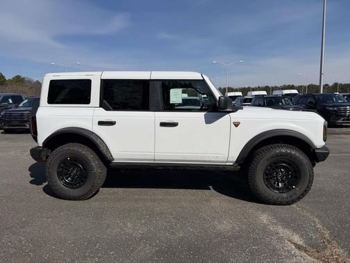Oxford White 2026 Ford Bronco Badlands