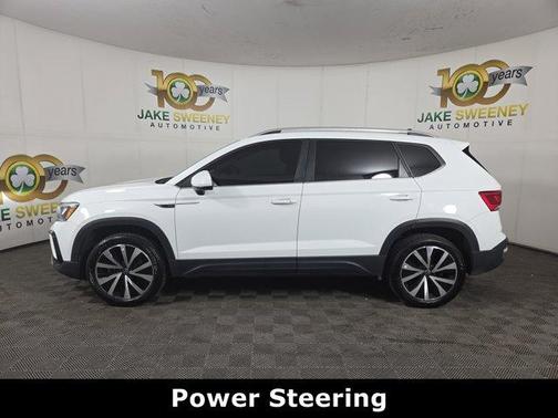 Pure White 2024 Volkswagen Taos 1.5T SE