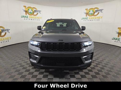 Metallic 2023 Jeep Grand Cherokee Altitude